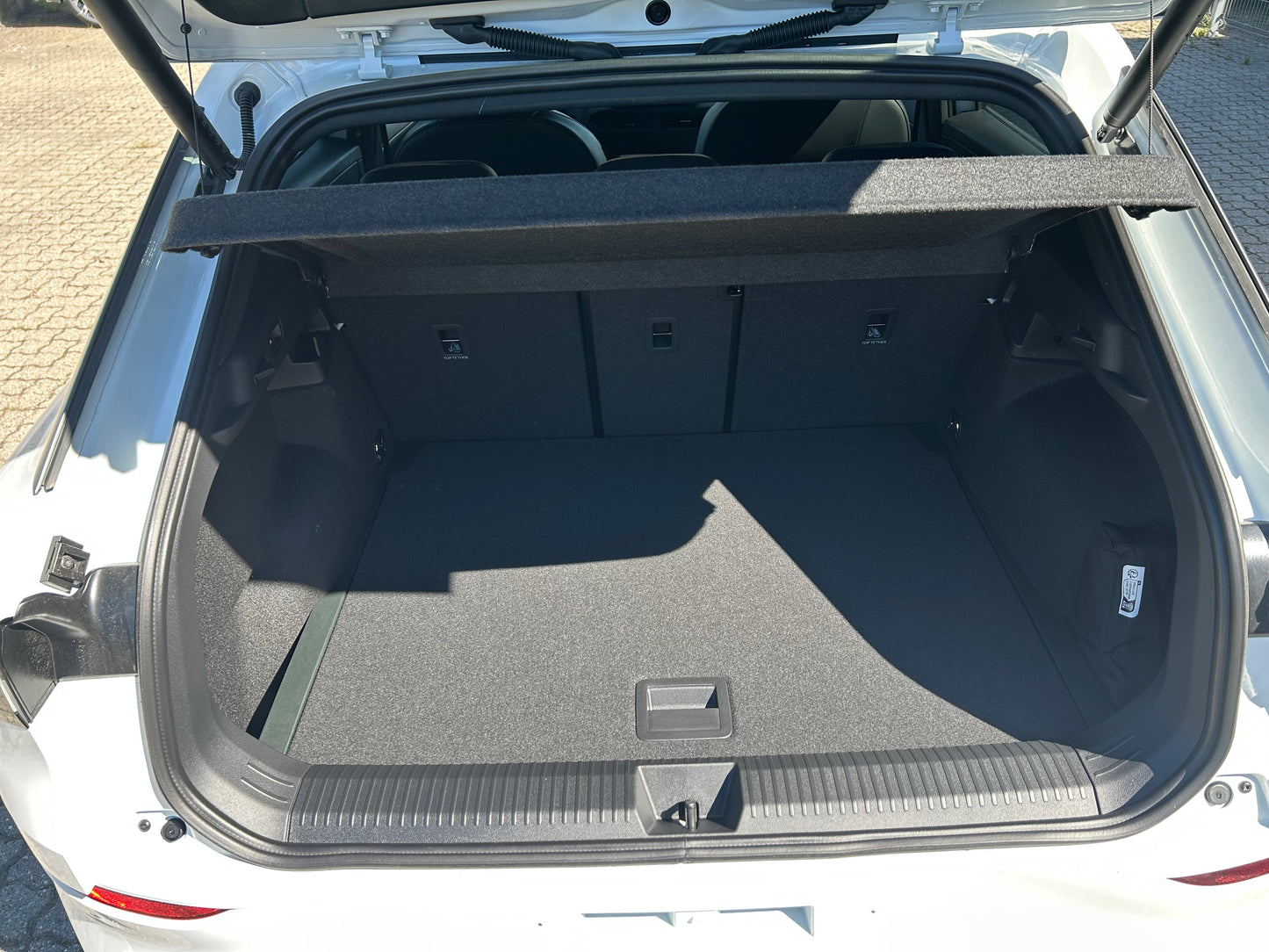 T-Roc R-Line 1,5eTSI 150HK DSG - Pure White