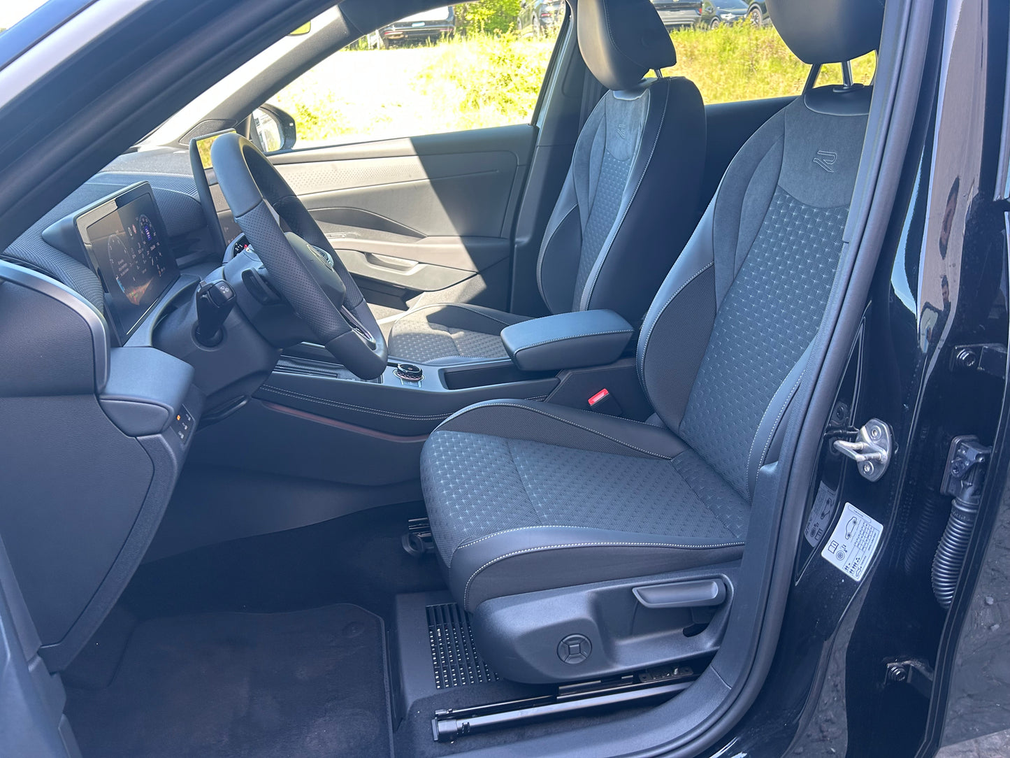 T-Roc R-Line 1,5eTSI 150HK DSG - Grenadilla Black Metallic