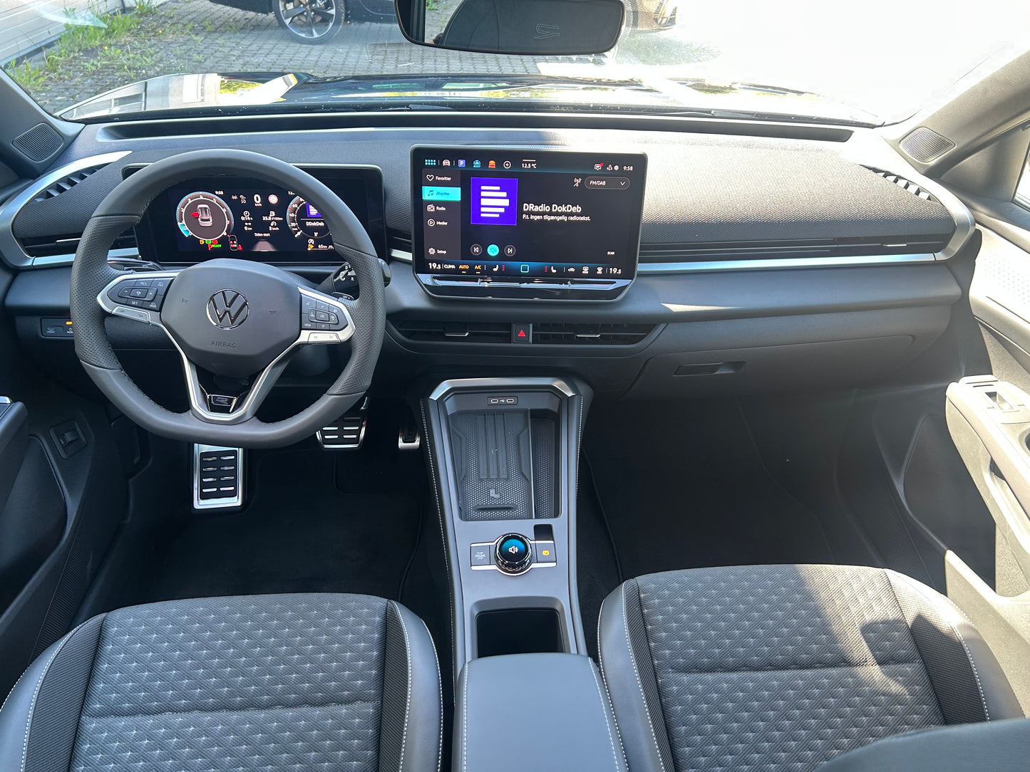 T-Roc R-Line 1,5eTSI 150HK DSG - Grenadilla Black Metallic