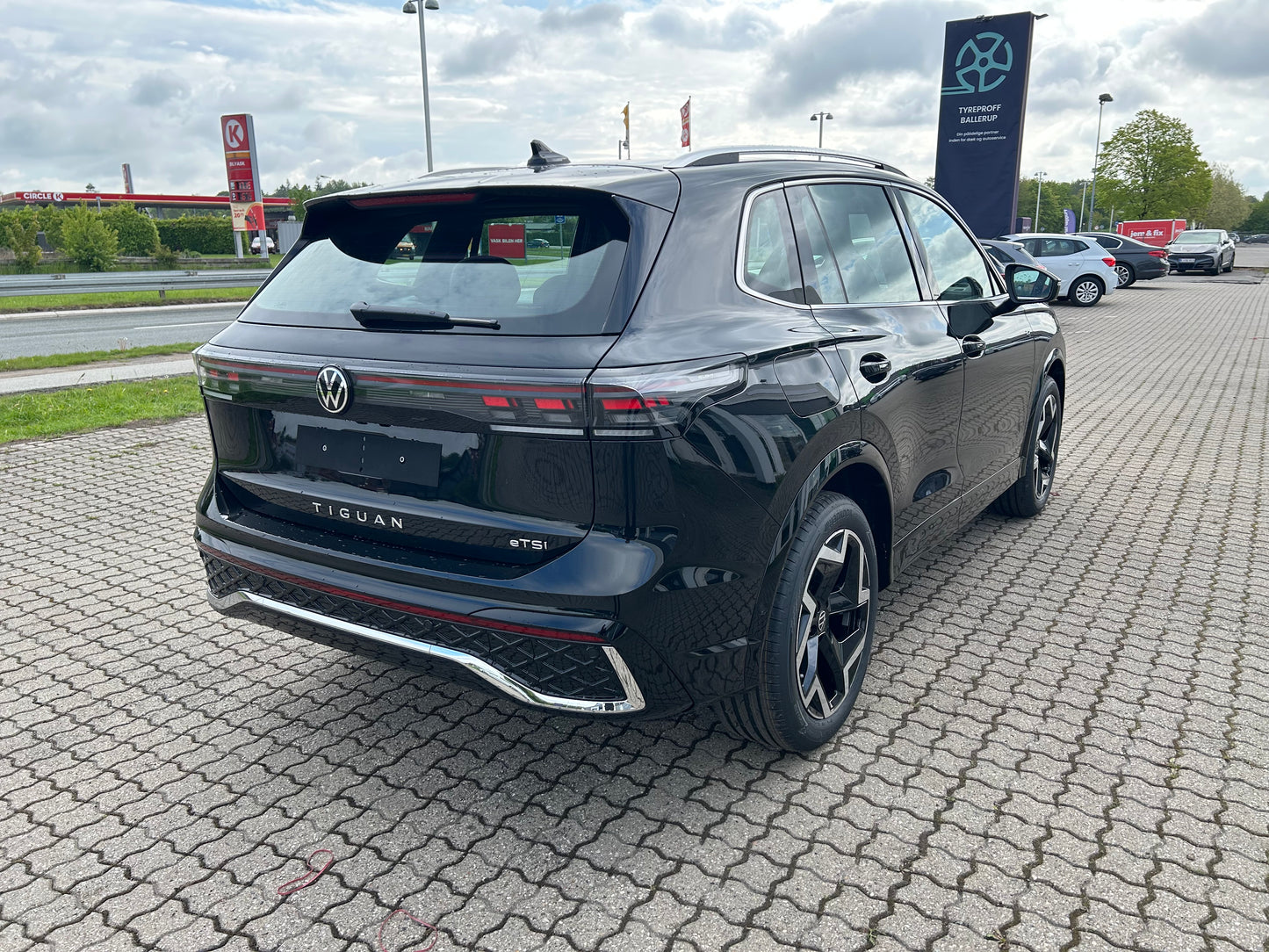 Tiguan R-Line 1,5 eTSI 150 HK 110 kW DSG - Grenadilla Black Metallic