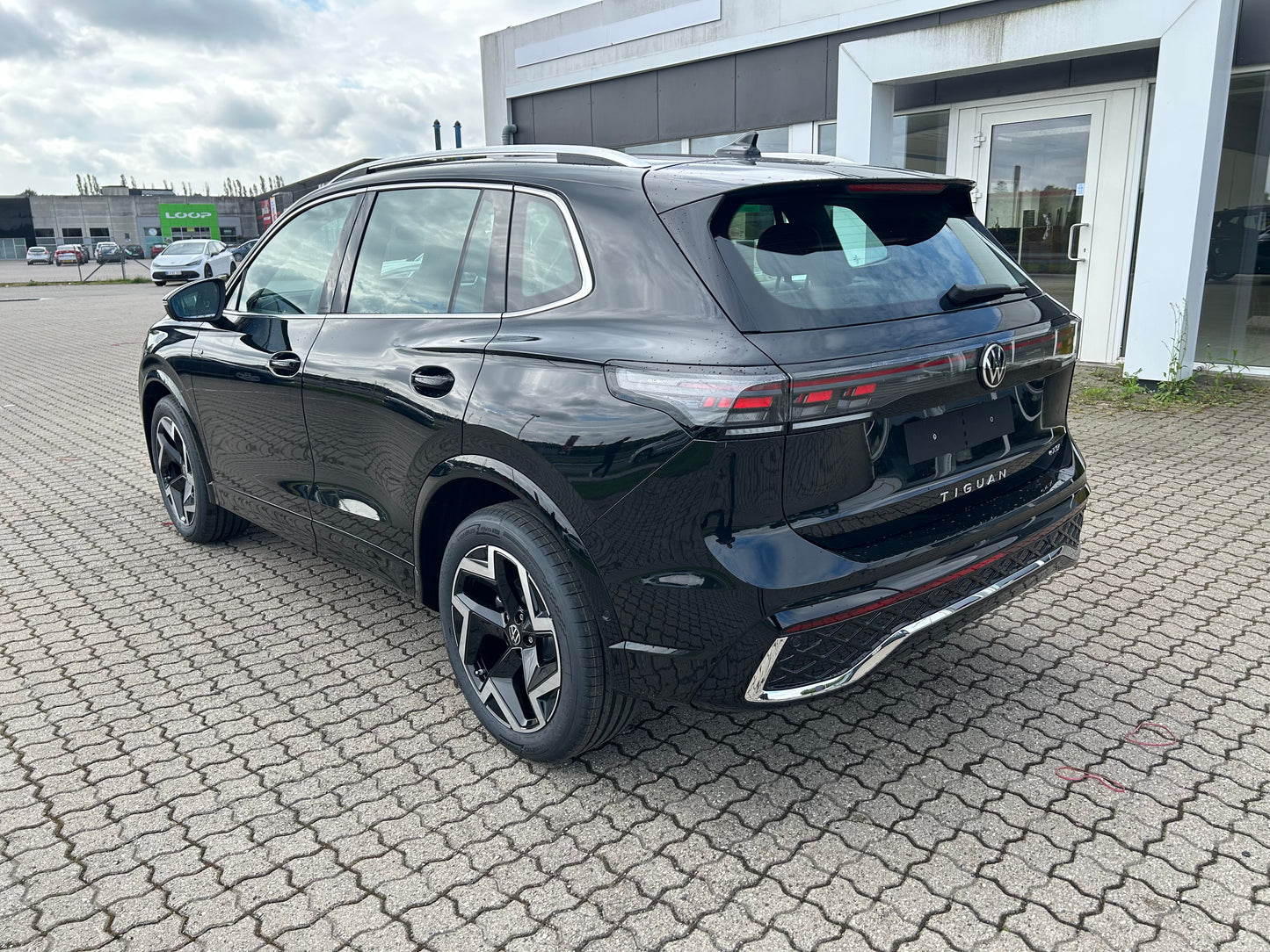Tiguan R-Line 1,5 eTSI 150 HK 110 kW DSG - Grenadilla Black Metallic
