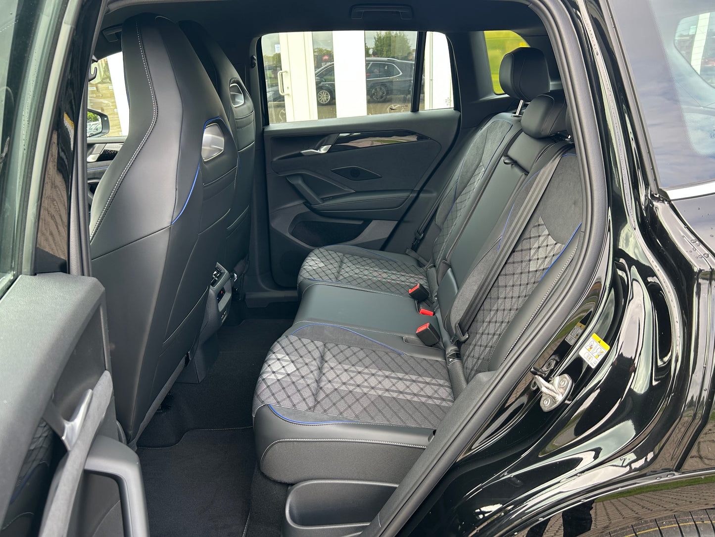 Tiguan R-Line 1,5 eTSI 150 HK 110 kW DSG - Grenadilla Black Metallic