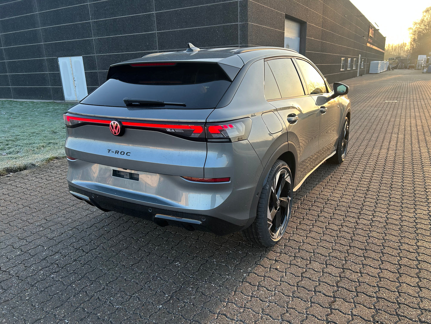 T-Roc R-Line 1,5eTSI 150HK DSG - Wolf Gray Metallic