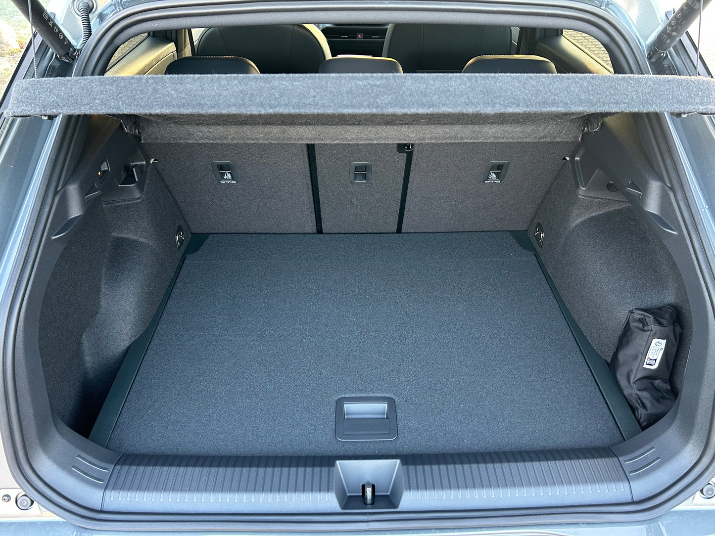 T-Roc R-Line 1,5eTSI 150HK DSG - Wolf Gray Metallic