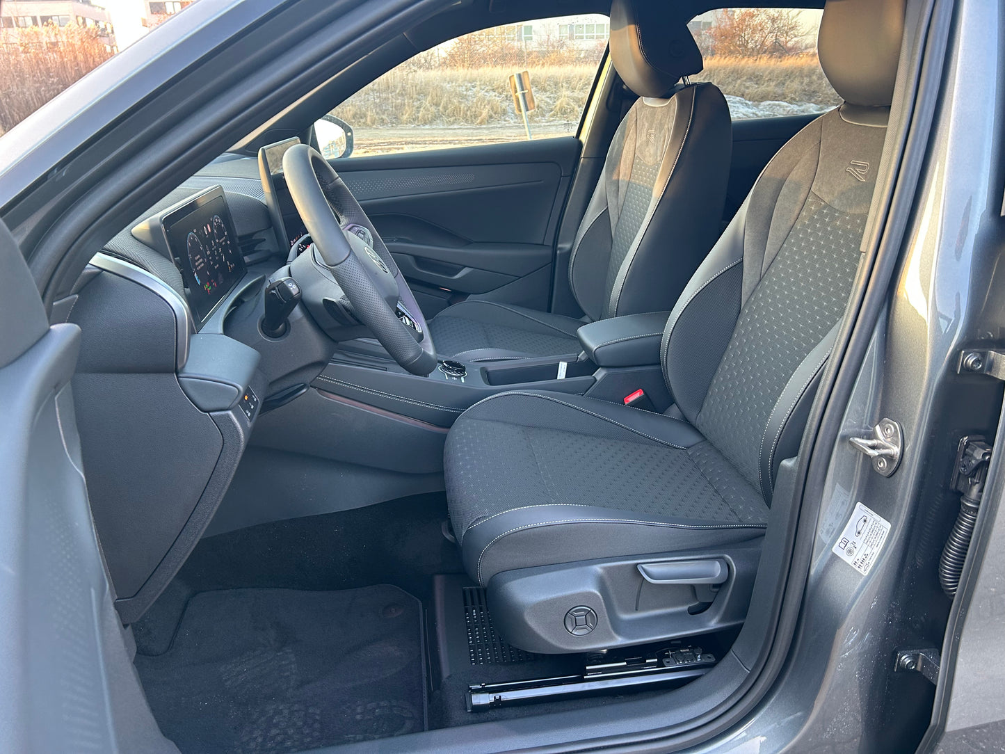 T-Roc R-Line 1,5eTSI 150HK DSG - Wolf Gray Metallic