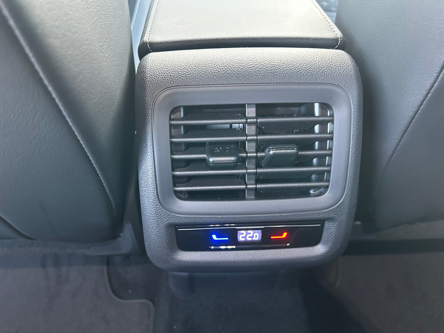 T-Roc R-Line 1,5eTSI 150HK DSG - Wolf Gray Metallic