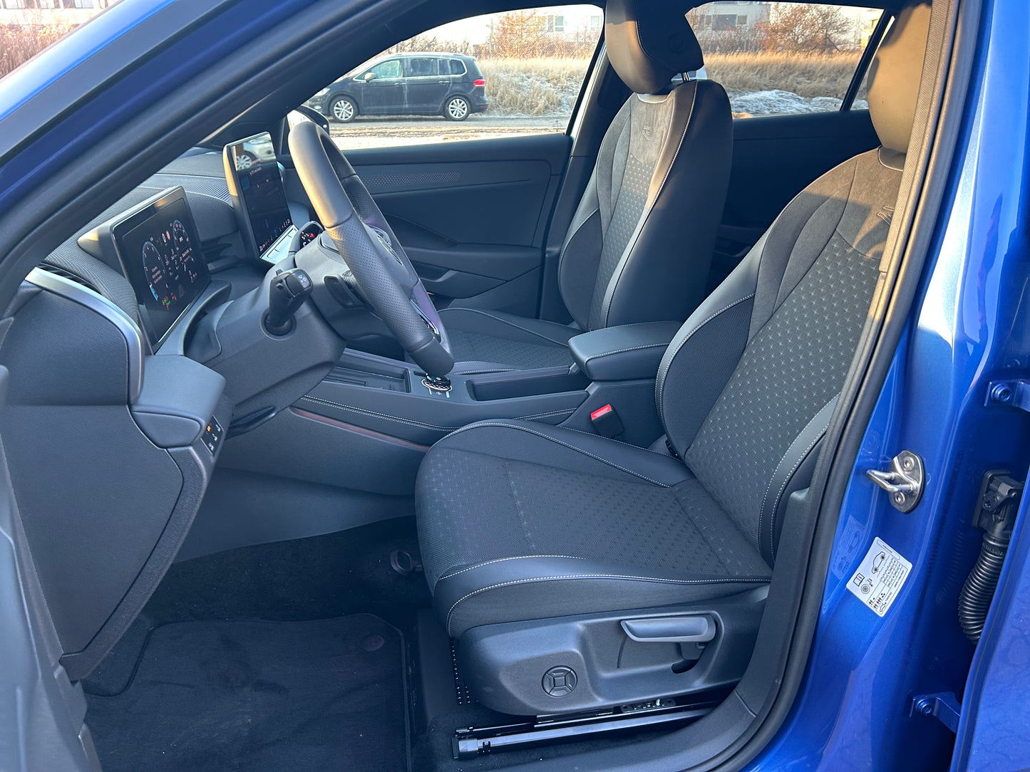 T-Roc R-Line 1,5eTSI 150HK DSG - Celestial Blue Metallic